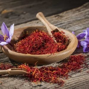 Saffron-in-a-wooden-bowl-13-17-4